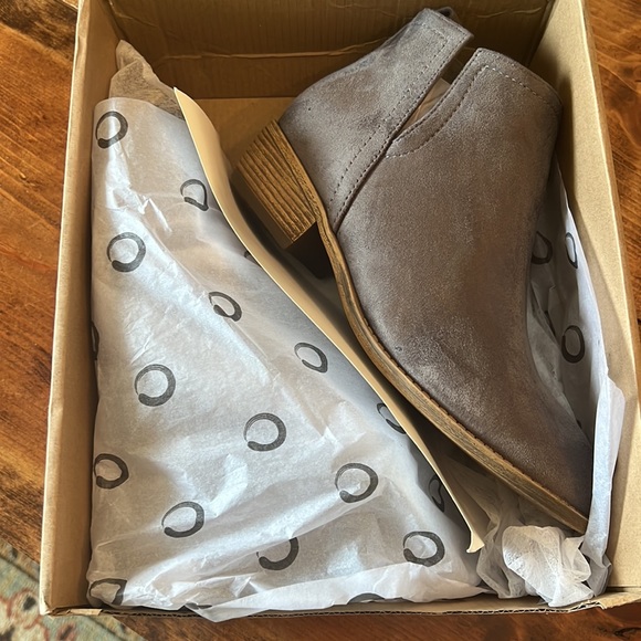 Gray ankle booties NEW - Picture 3 of 5